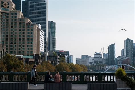 Australia Wealth Fund Picks Hedge Funds Over Bonds to Weigh .